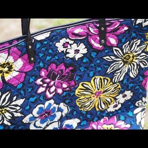 Vera Bradley Bags - VGUC Vera Bradley Day Tote in African Violet Vera Bradley Bags - VGUC Vera Bradley Day Tote in African Violet